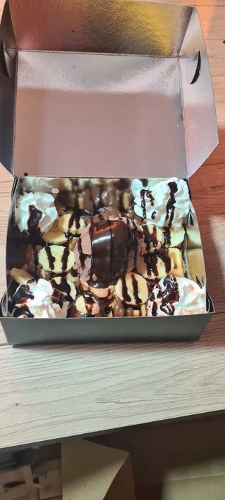 Waffle ciocolata banane si inghetata