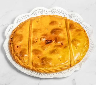 Empanada De Bacalao Con Pasas