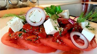 Розов домат с плочка сирене и печен пипер (450г)