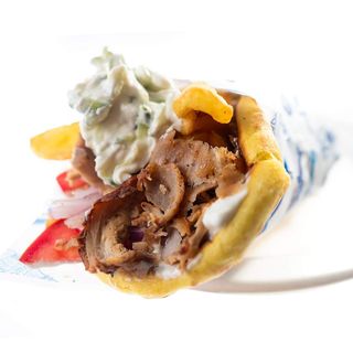 Голям пилешки пита Гирос /450гр/ + 1 айрян 500мл