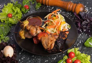 Frigărui de porc cu legume grill