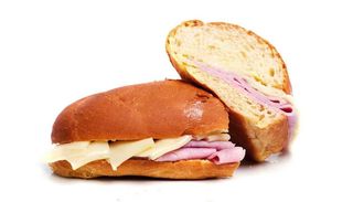 Compal, 1/2 Leite e Pão Misto