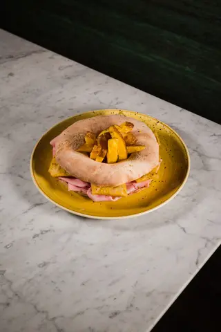 Pane, panelle e mortadella