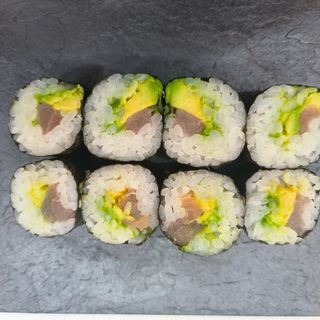 11-C Maki Atún Aguacate (8 Pzs.)