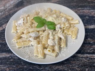 Śmietanowo-parmezanowy z kurczakiem