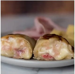 Empanada De Jamón Y Queso