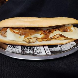 Pollo a la plancha con queso y cebolla