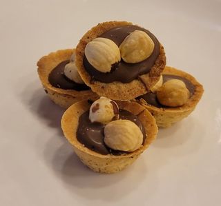 Tartlet with nuts