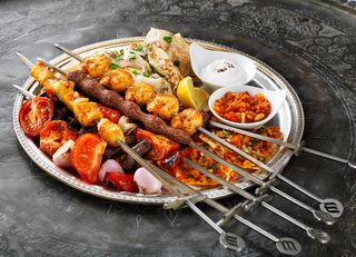 مشاوي مشكل +فريت +حمص + سيترونات فقط 120