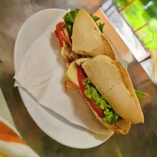 Bocadillo de jamón serrano y tumaca
