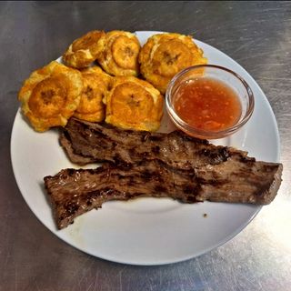 Ternera Con Tostones