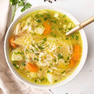 Sopa De Pollo Con Maíz