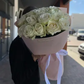 17 білих троянд Аваланч 
