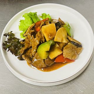 55b Manzo con bambù e funghi