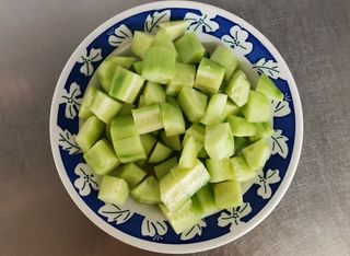 Салата краставици (100г)