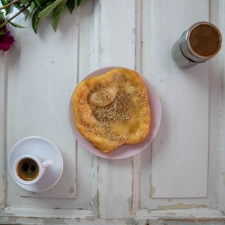 Мекица с мед и орехи