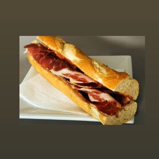 Bocadillo Caliente De  Serranito
