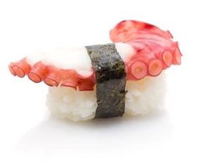 37. Nigiri de pulpo (2 pzs.)