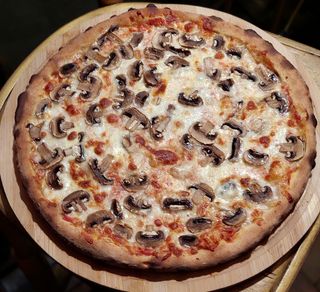 პიცა სოკოთი 4 ნაჭრიანი