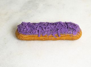 Еклер Убе-чорниця-кокос