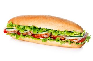 Salmón + Tomato + Lettuce Sándwich