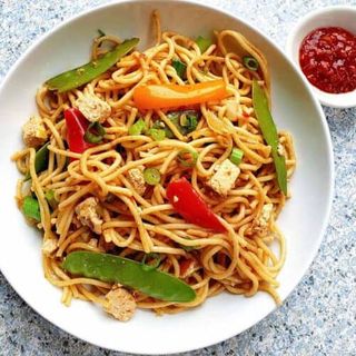 Chili Garlic Noodles With Chicken