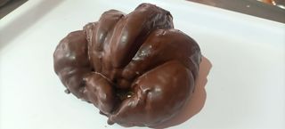 Croissant Bañado En Chocolate Relleno De Nata