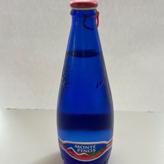 Con Gas (sparkling water) 