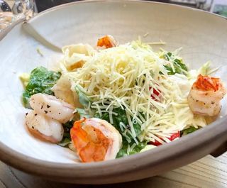 Салат "Цезарь" с креветками 