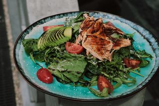 САЛАТ З ЛОСОСЕМ(190г)