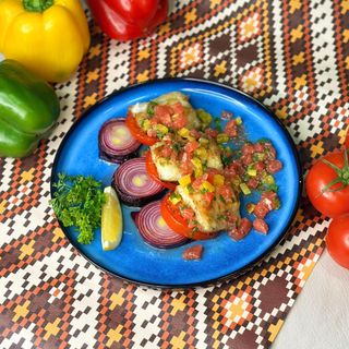 Филе судака под цитрусовой сальсой