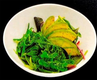 ES18 Ensalada Wakameabokado