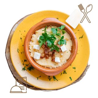 Banosh / Tapa de Sémola de Maíz con Queso y Chicharrones