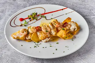 Rape al ajillo con gambas