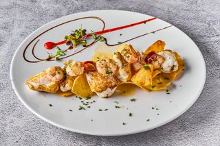 Rape al ajillo con gambas