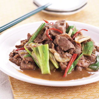 C03-208 Junetina sa mladim lukom