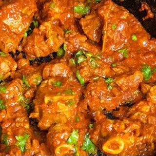 CHICKEN CURRY (Served with a choice of rice,ugali,chips,chapati)