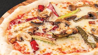  Пица с печени зеленчуци (360г)