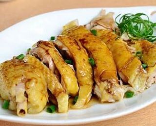 葱油鸡腿Muslo de pollo al vapor con aceite y puerro