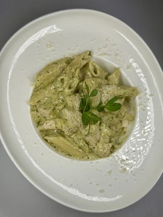 Paste cu pui și pesto