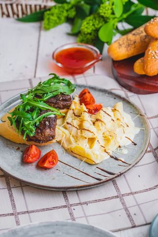 Медальоны с картофельными дольками 