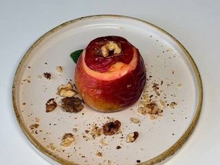 Яблуко запечене з медом та горіхами (200g)