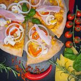 Pizza Quatro na całości 40cm