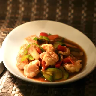 Gamberi con verdure miste