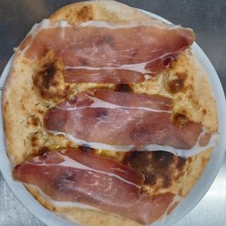 Focaccia con prosciutto crudo