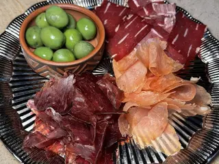 Асорті з мясних делікатесів