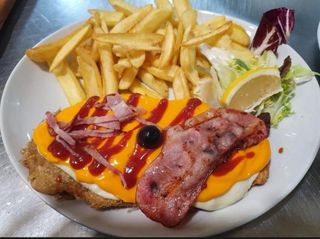 MILANESA  TERNERA C/ BBQ CHEDDAR Y BACON
