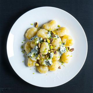 Gnocchi con gorgonzola e pistacchio