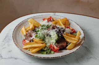 Теплий салат з ростбіфом