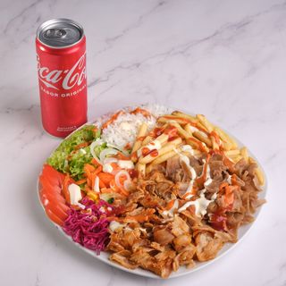 Seekh Kebab no Prato + Cola